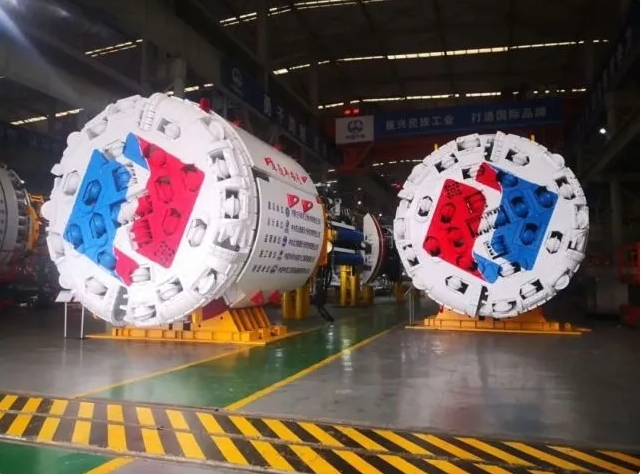 آلة حفر الأنفاق TBM (Tunnel Boring Machine)